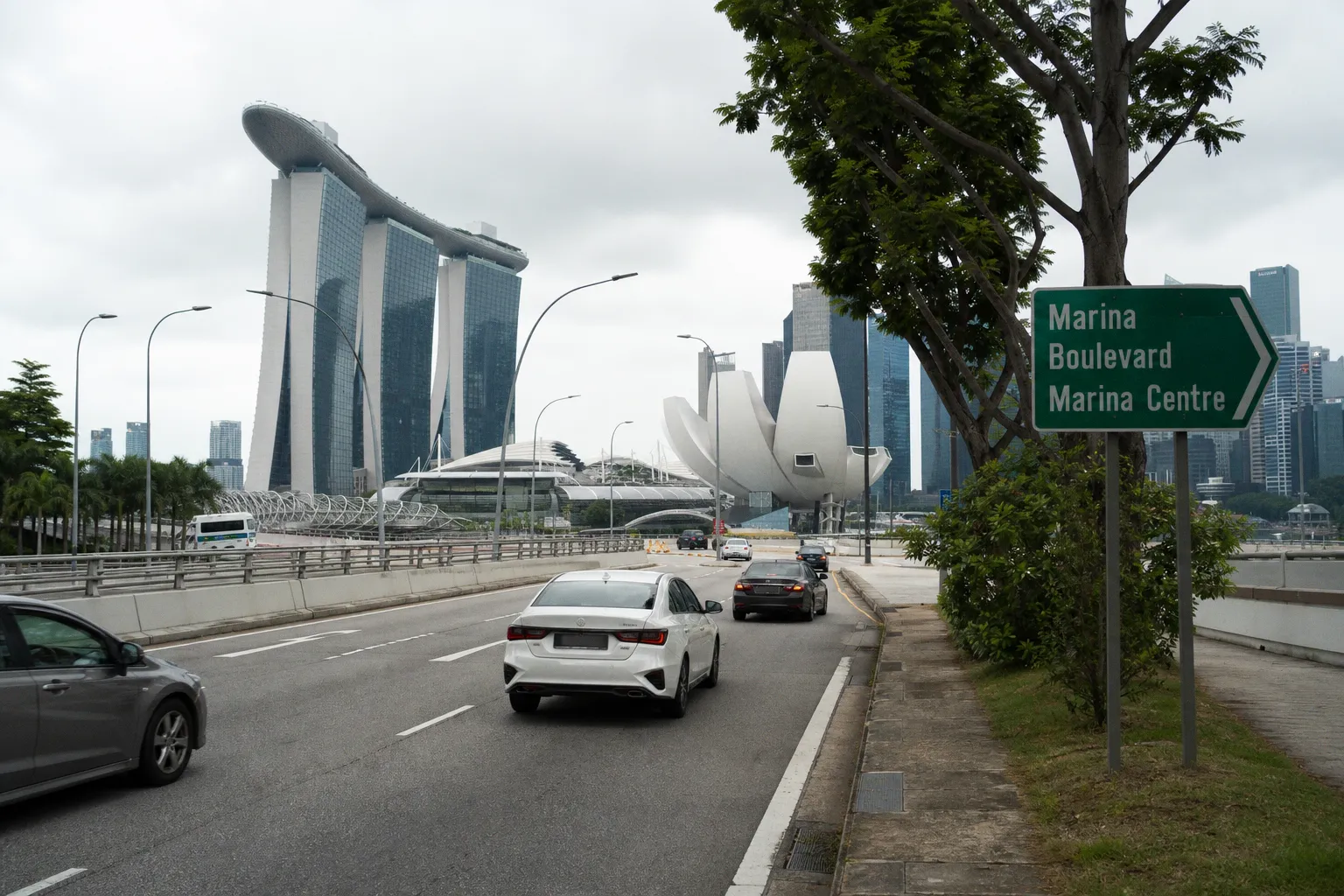 Alquiler de coches en Singapur: guía práctica y requisitos